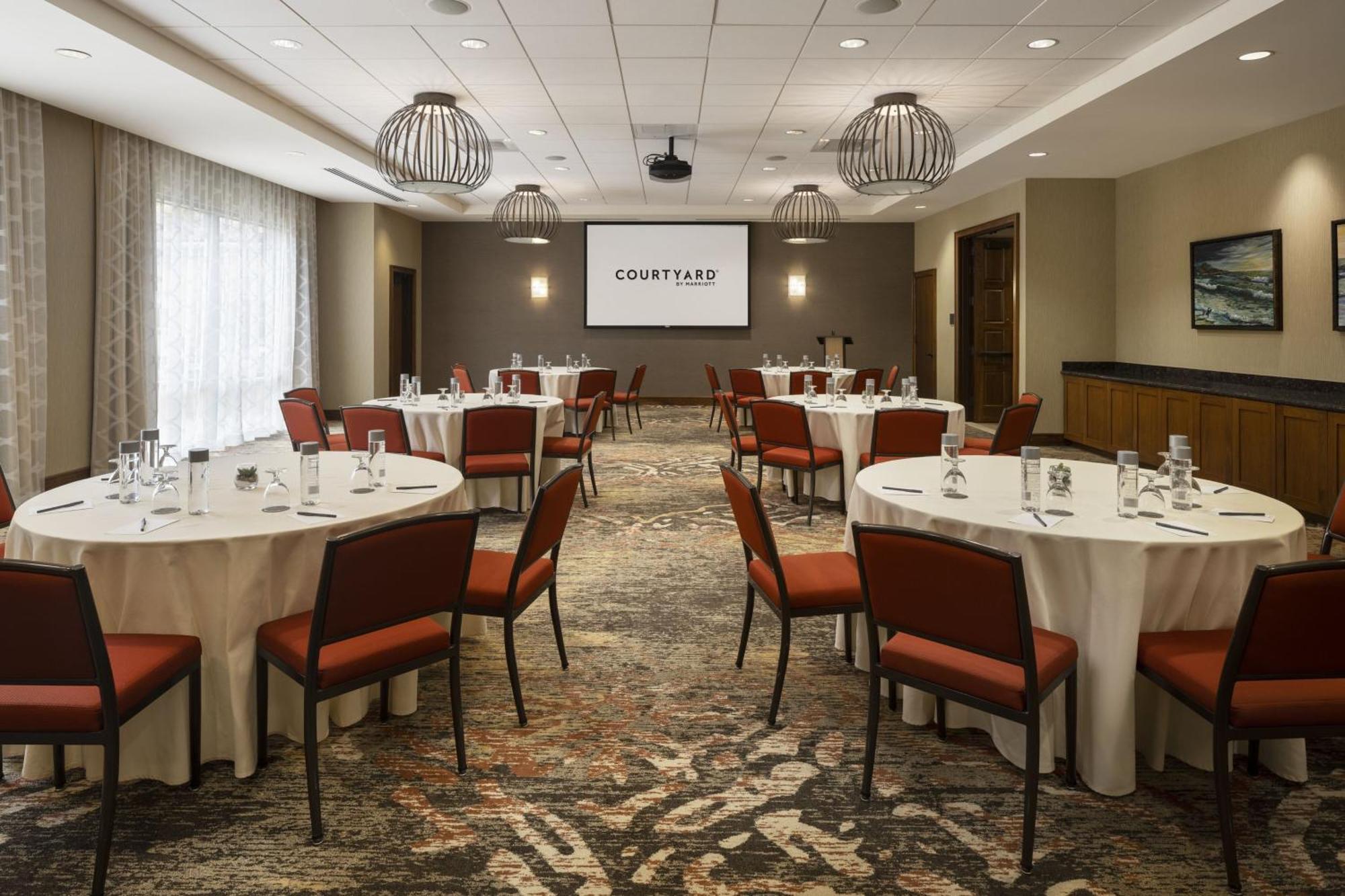 Courtyard By Marriott Santa Barbara Goleta Hotel Екстериор снимка