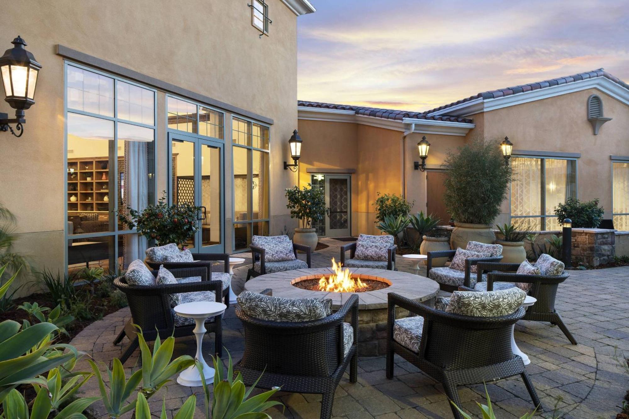 Courtyard By Marriott Santa Barbara Goleta Hotel Екстериор снимка