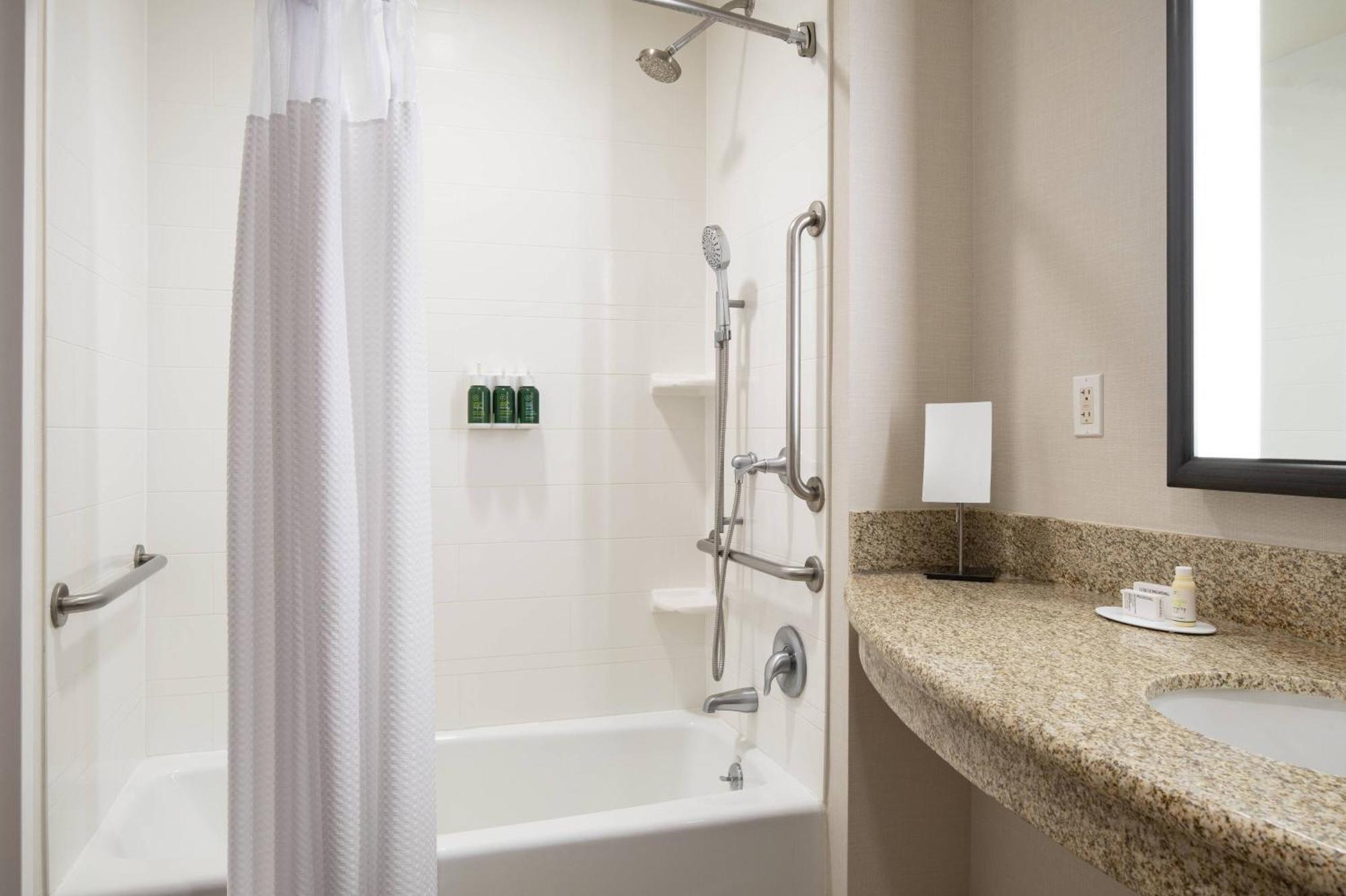 Courtyard By Marriott Santa Barbara Goleta Hotel Екстериор снимка