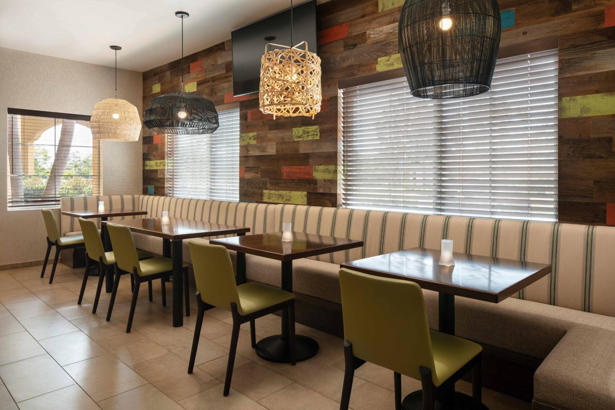 Courtyard By Marriott Santa Barbara Goleta Hotel Екстериор снимка