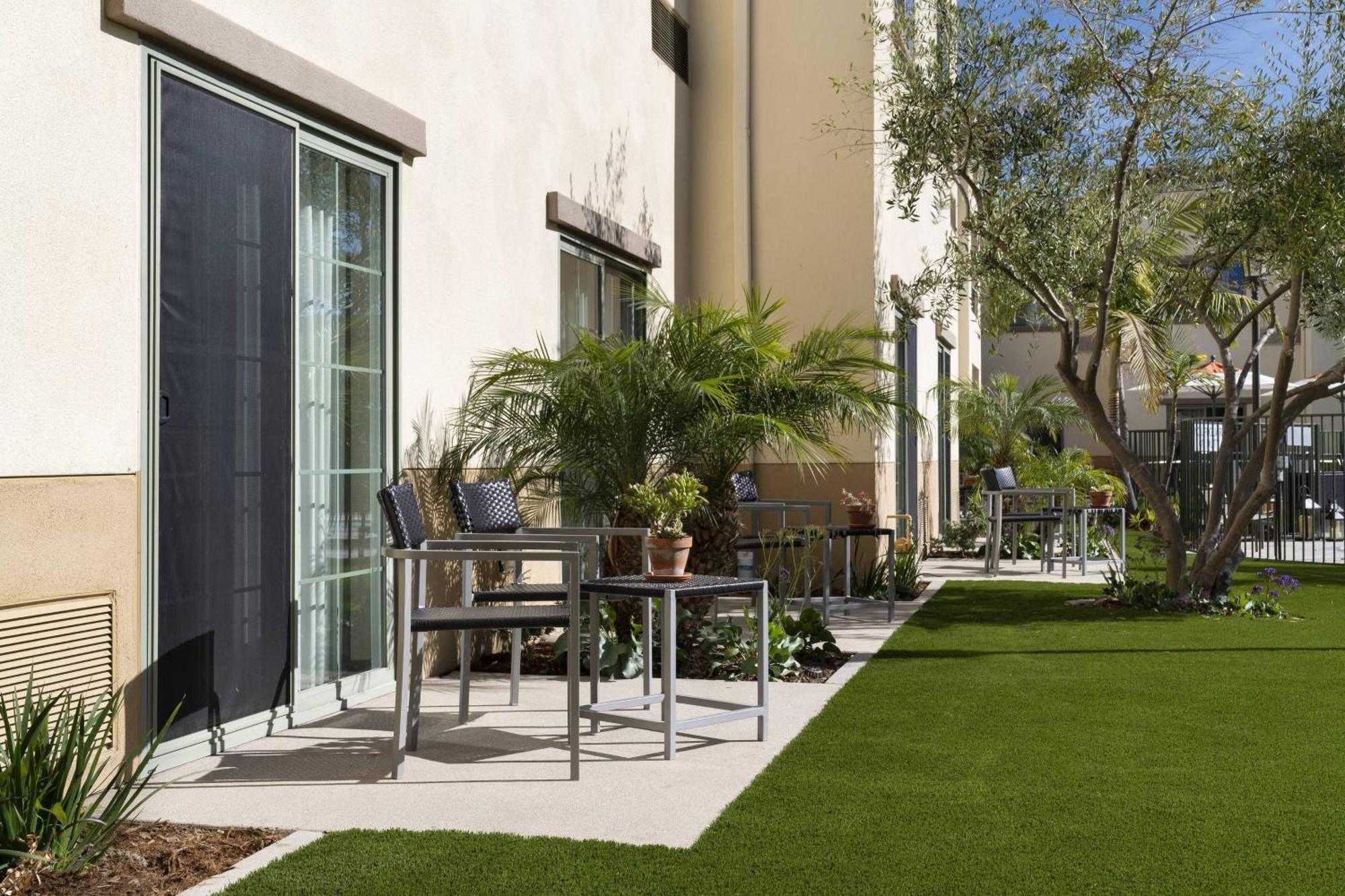 Courtyard By Marriott Santa Barbara Goleta Hotel Екстериор снимка