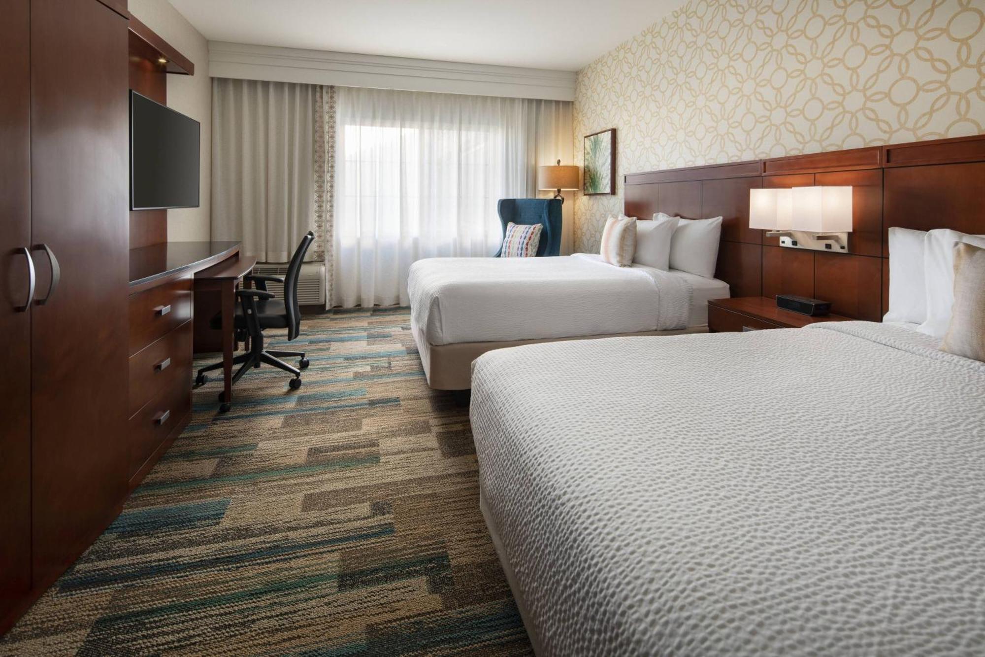 Courtyard By Marriott Santa Barbara Goleta Hotel Екстериор снимка