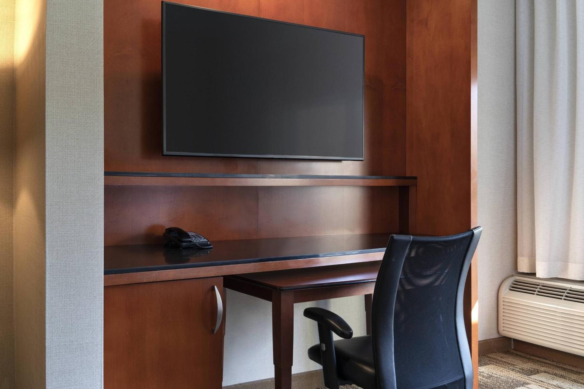 Courtyard By Marriott Santa Barbara Goleta Hotel Екстериор снимка