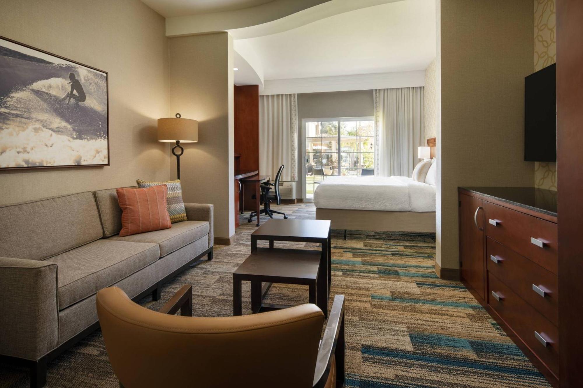 Courtyard By Marriott Santa Barbara Goleta Hotel Екстериор снимка
