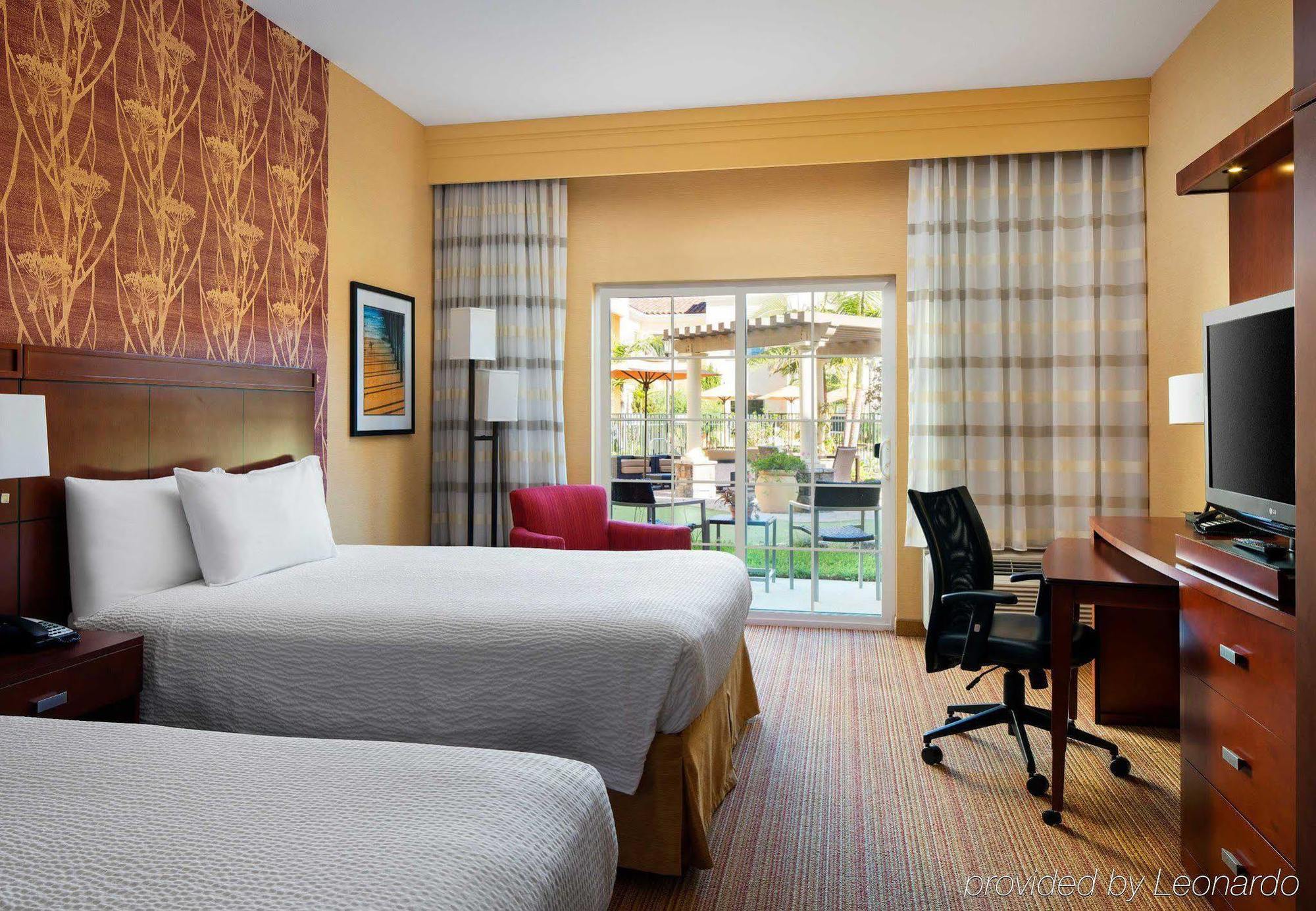 Courtyard By Marriott Santa Barbara Goleta Hotel Екстериор снимка