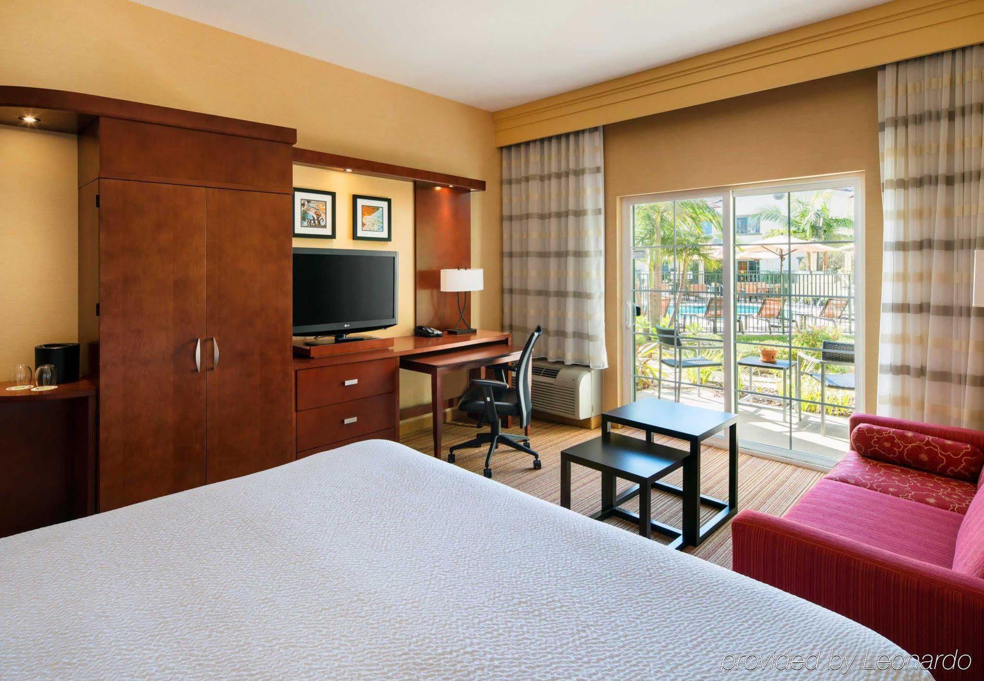 Courtyard By Marriott Santa Barbara Goleta Hotel Екстериор снимка
