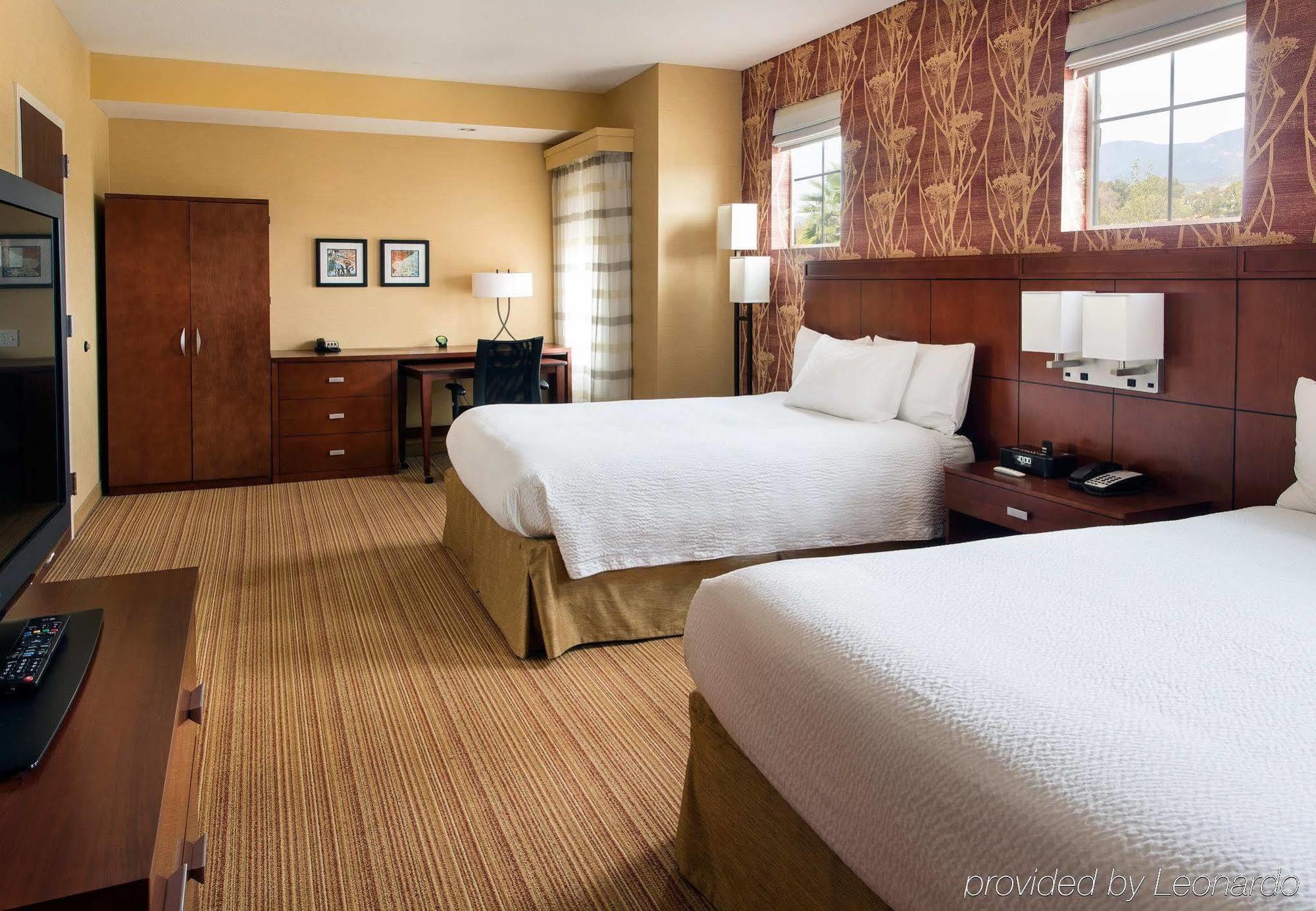 Courtyard By Marriott Santa Barbara Goleta Hotel Екстериор снимка