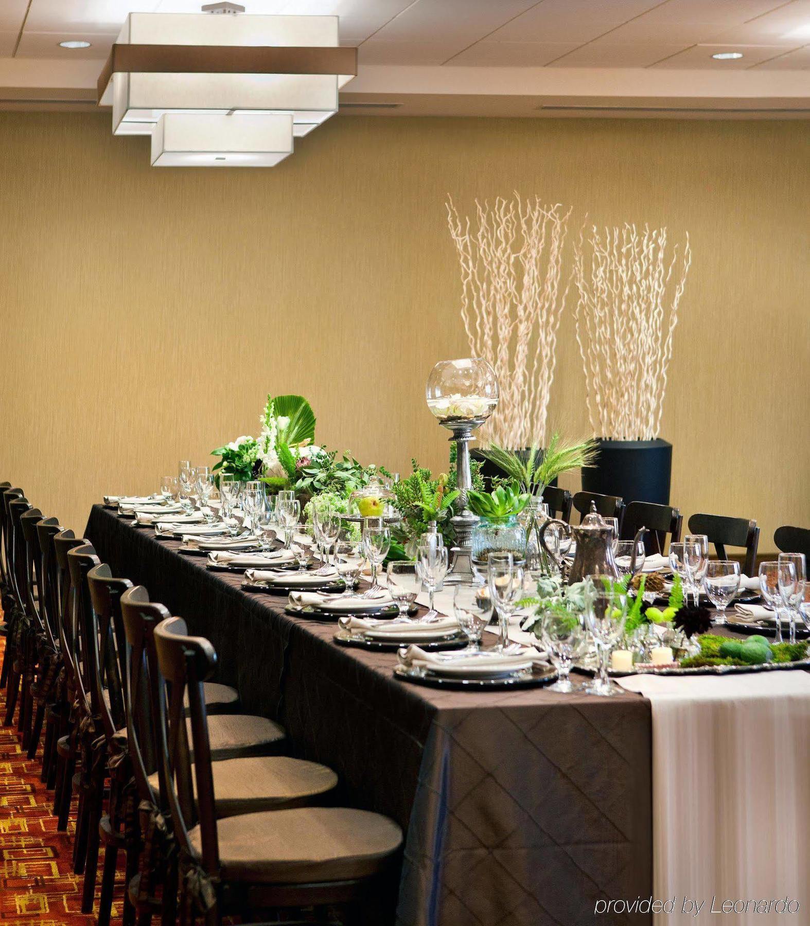 Courtyard By Marriott Santa Barbara Goleta Hotel Ресторант снимка