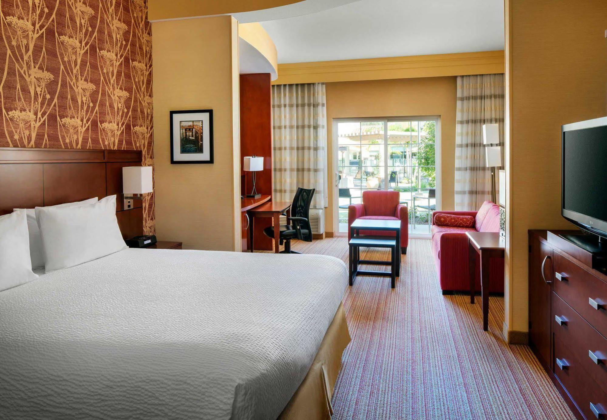 Courtyard By Marriott Santa Barbara Goleta Hotel Екстериор снимка